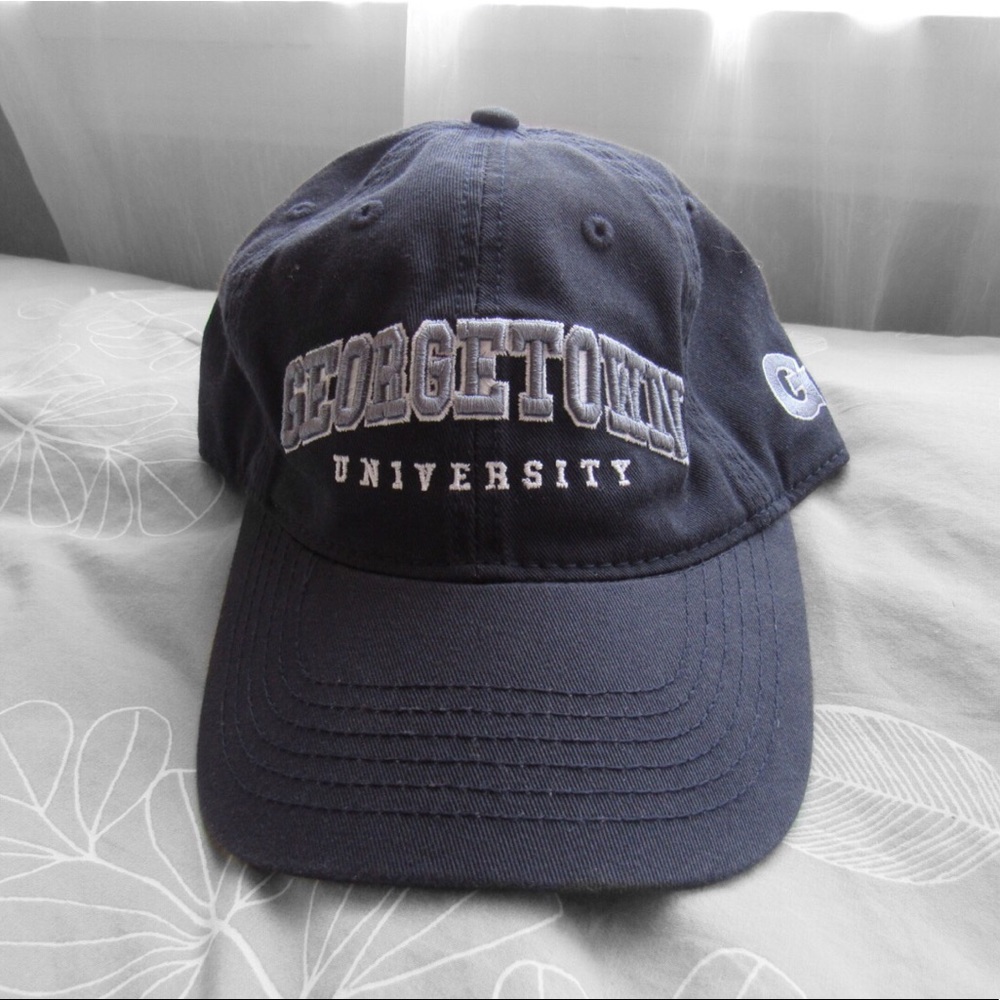 GEORGETOWN UNIVERSITY NAVY BLUE HAT!