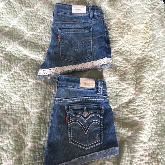 Girls Levi's shorts - Picture 2 of 2