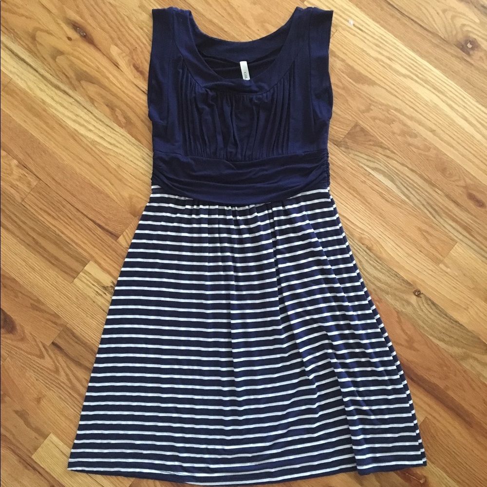 Stitch six dress size Large