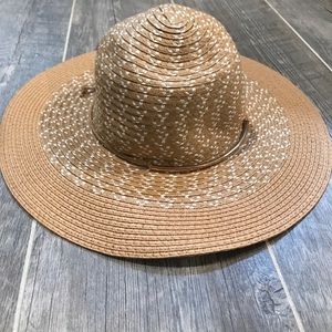 Brand new sun hat, never worn tags still on