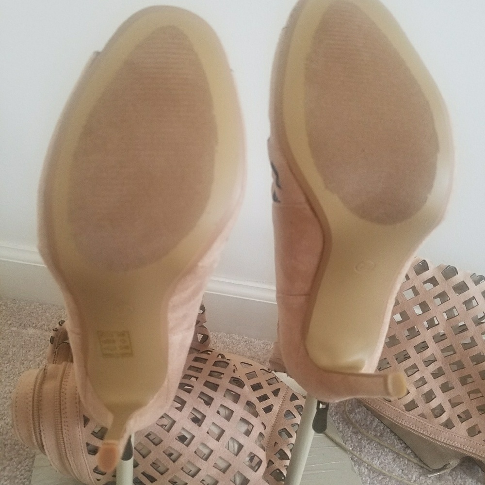 Shoes - Picture 3 of 4