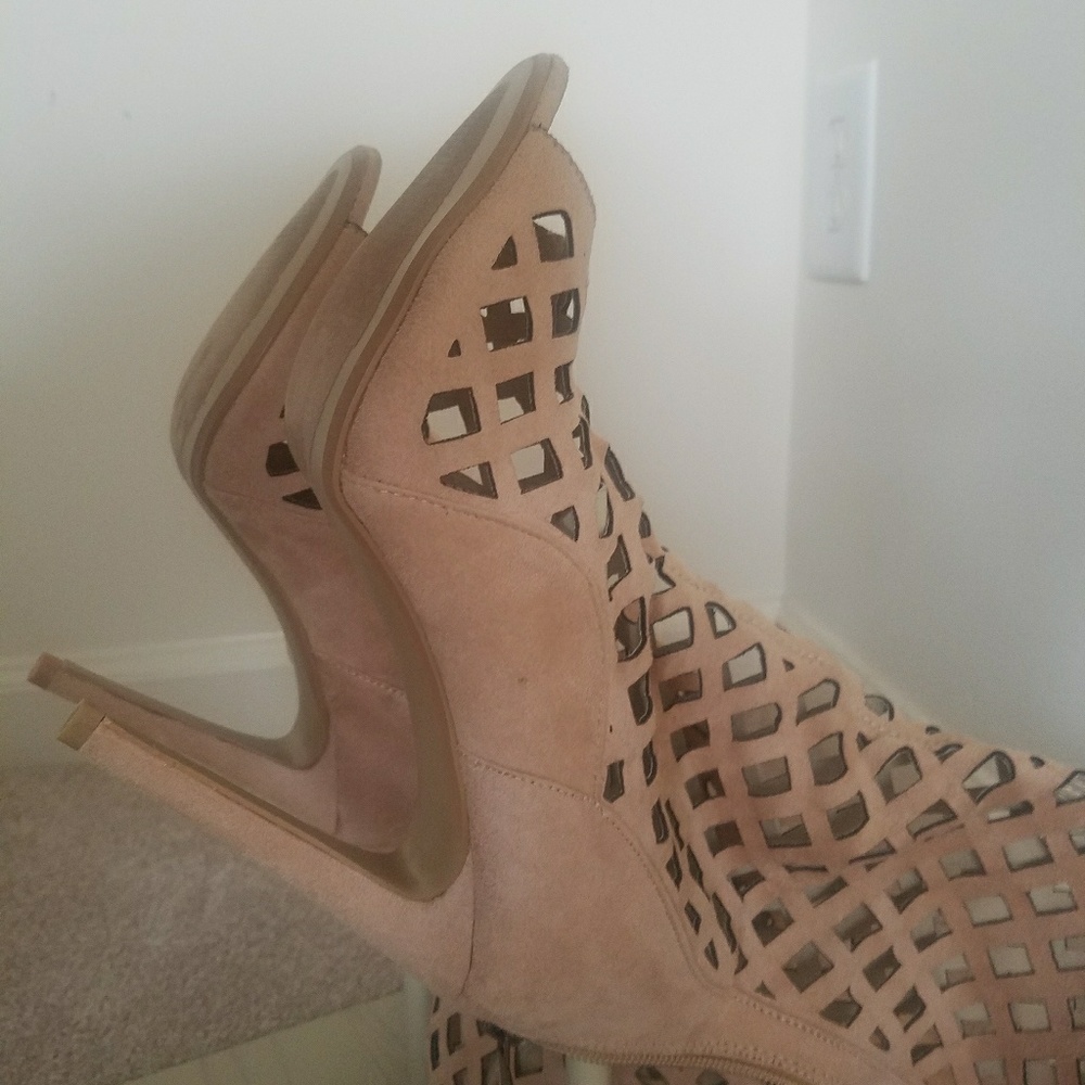 Shoes - Picture 2 of 4