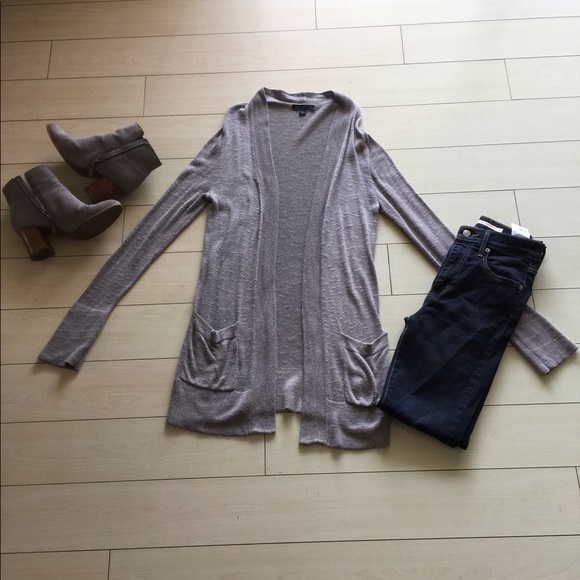 Banana Republic Sweaters - BEAUTIFUL CARDIGAN