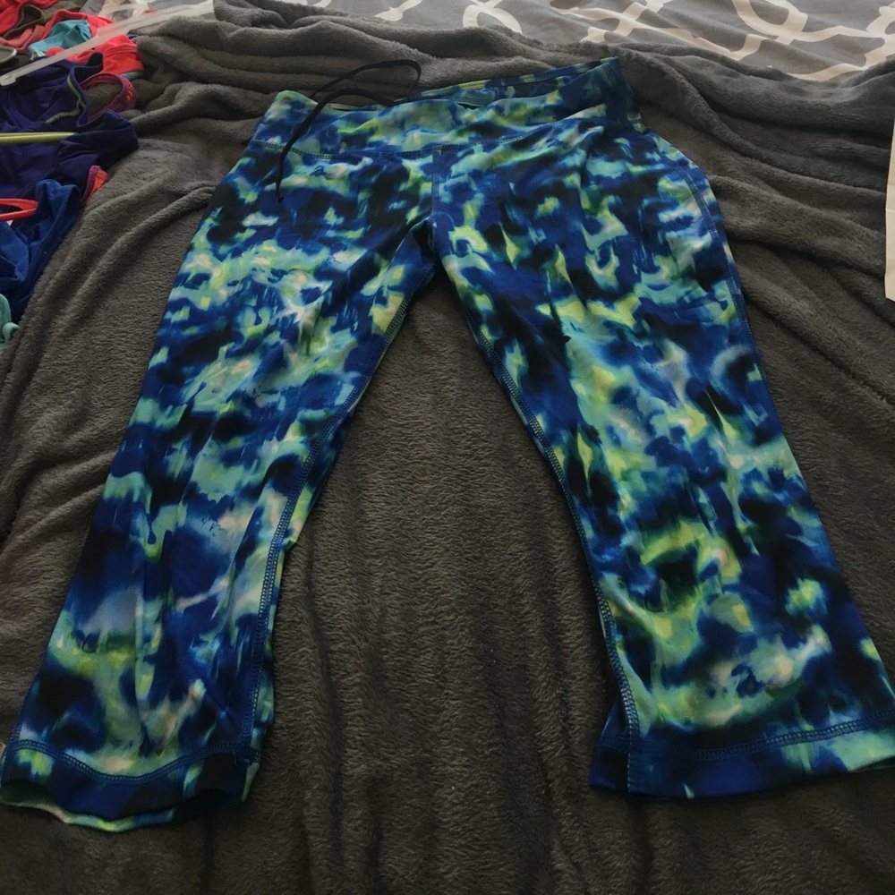 DANSKIN NOW Capri work out pants