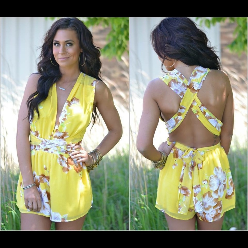 Cute yellow romper ☀️