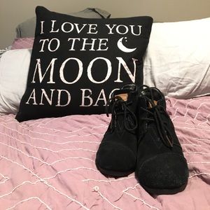 Black wedged booties