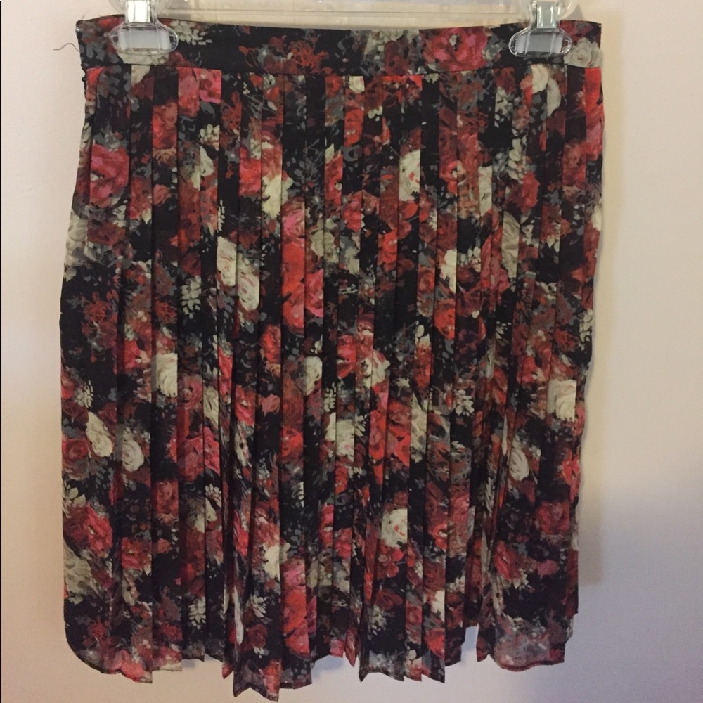 Pleated skirt