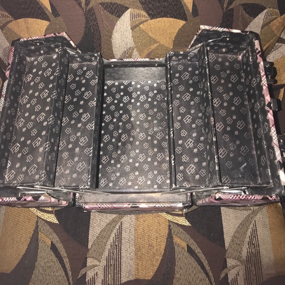 Makeup Case 💄 - Picture 3 of 4