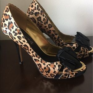 Steven by Steve Madden leopard pump heels