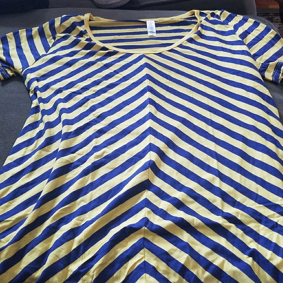 Lularoe Classic T - Picture 1 of 4