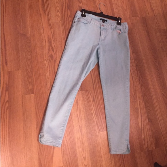 Light blue forever 21 Capri jeans - Picture 1 of 3