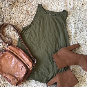 •Army Green Tank •