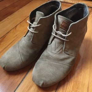 Tons wedge booties