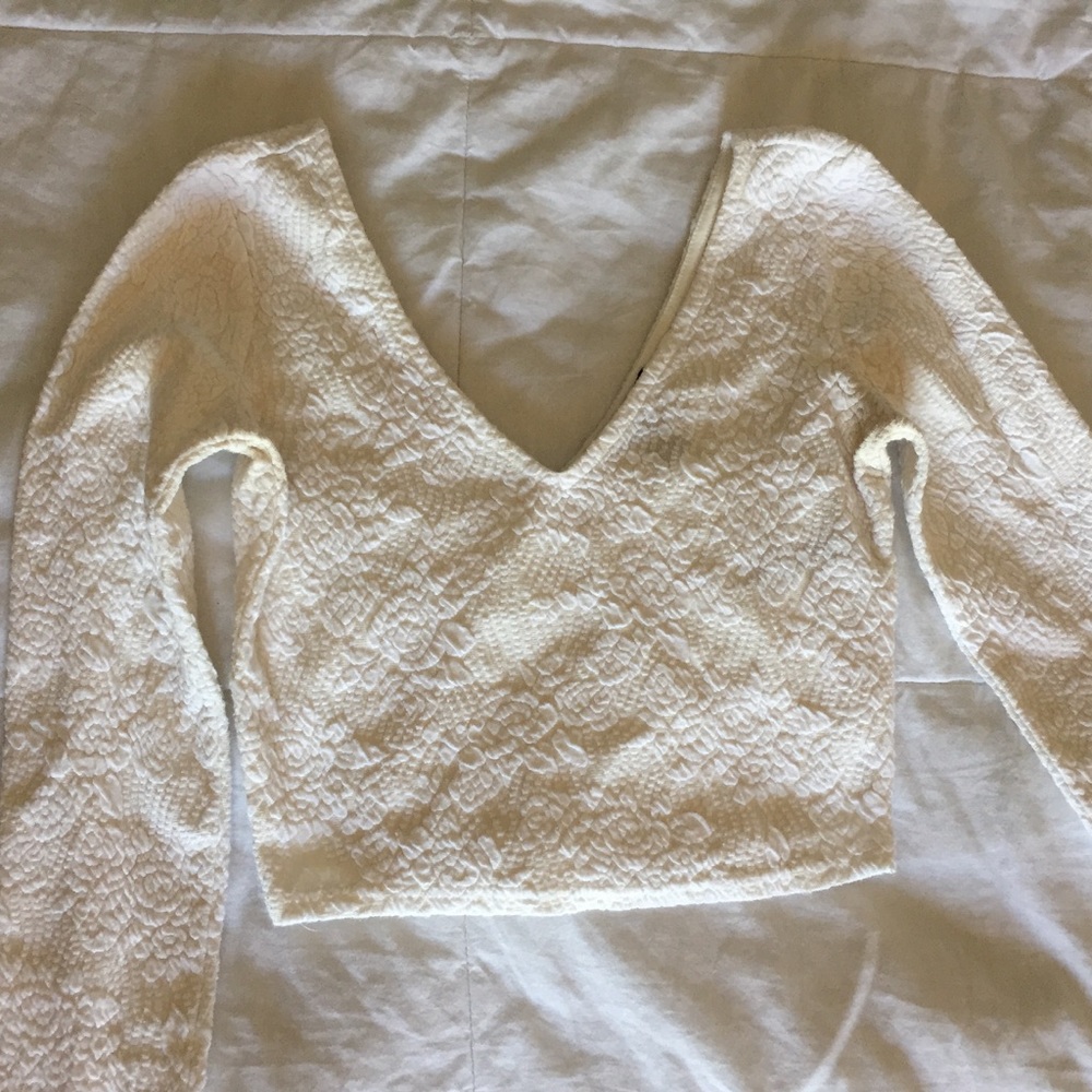 White long sleeve crop top
