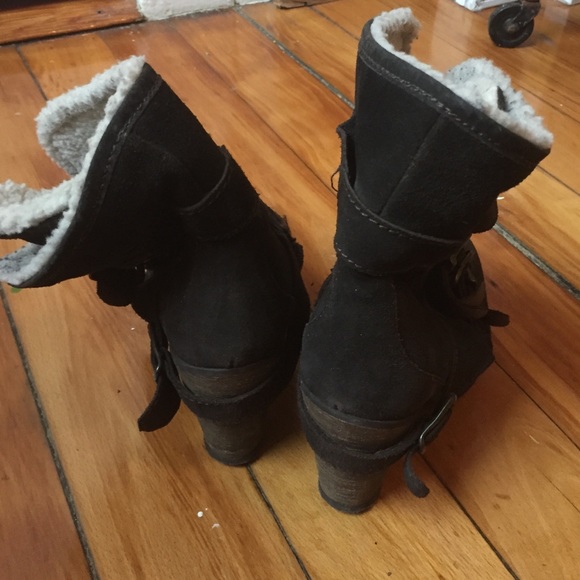 Worn fleece lined booties - Picture 2 of 4