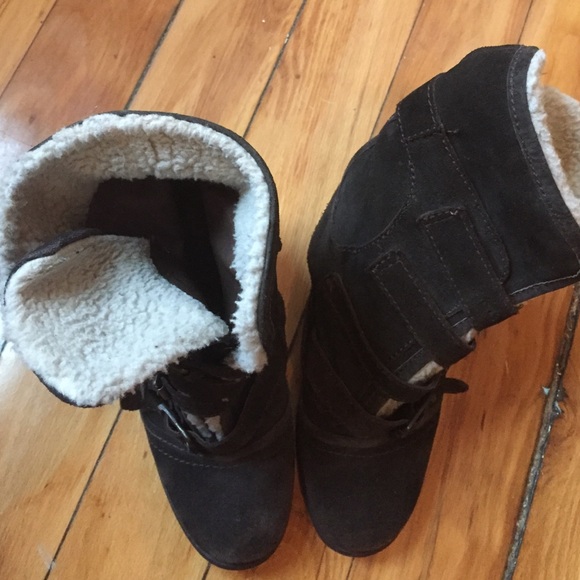 Worn fleece lined booties - Picture 4 of 4