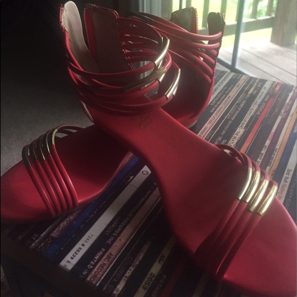 Rock and Republic Sandals!! - Picture 2 of 7