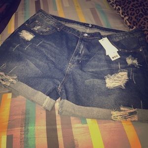 Plus size distress boyfriend jean shorts 💕