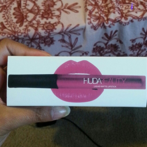 Huda Beauty Liquid Matte Lipstick Video Star - Picture 1 of 4