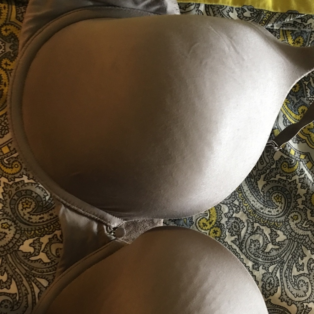 38D Victoria secret bra