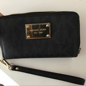 Michael kors wallet used once or twice