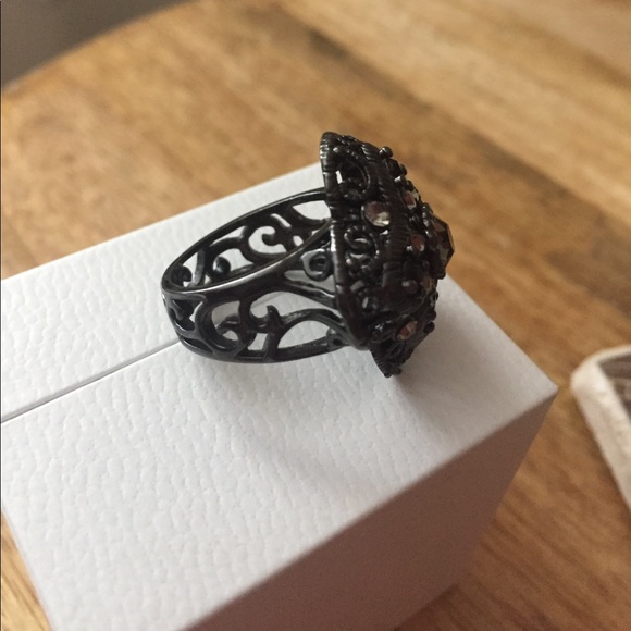 Premier ring - Picture 2 of 6