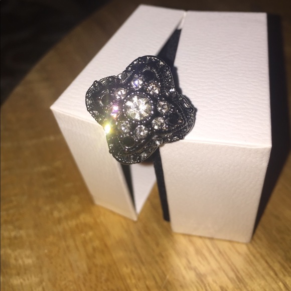 Premier ring - Picture 5 of 6