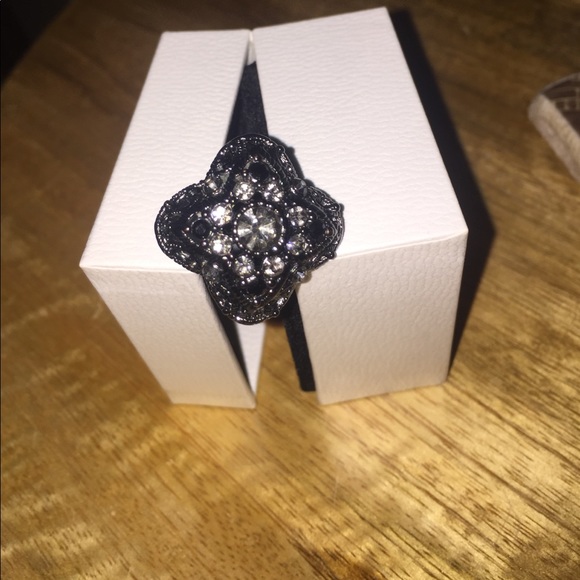 Premier ring - Picture 6 of 6