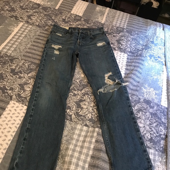 Hollister 30x30 - Picture 1 of 3