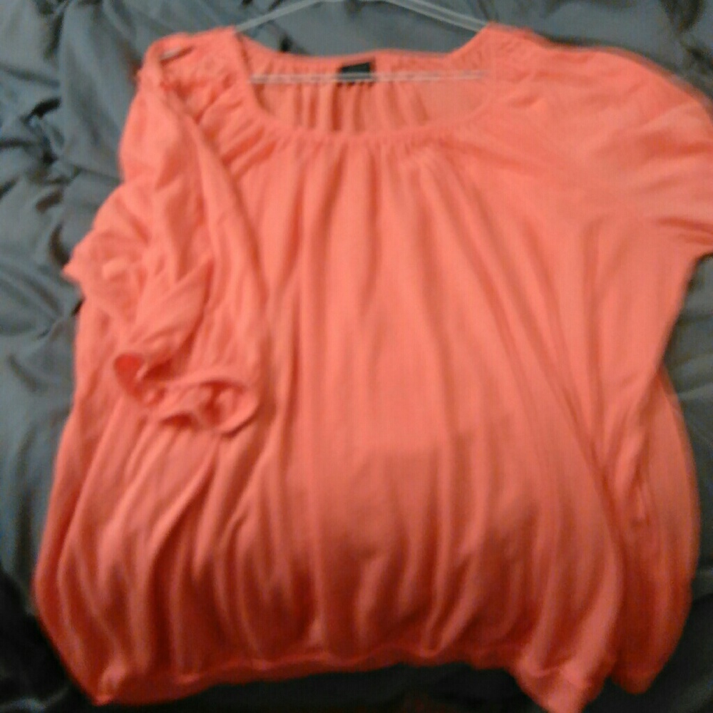 Flowy top with quarter sleeves