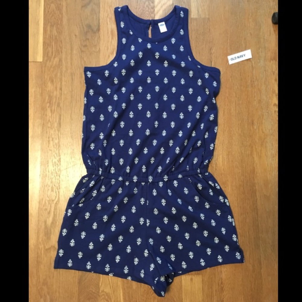 SALE! NWT Med Romper with white flowers. CUTE!