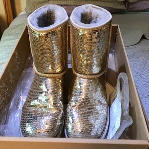 NEW 😍 Silver Sparkle Ugg Boots Sz. 8 (Uggs)