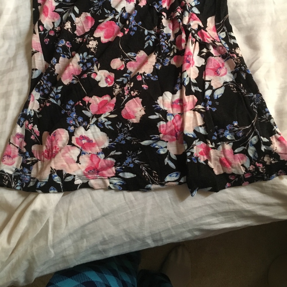 Flowered top - Picture 3 of 3