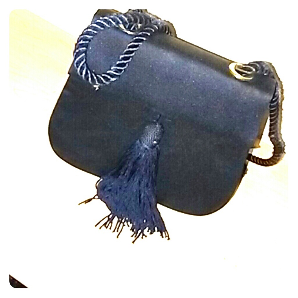 A overshoulder purse