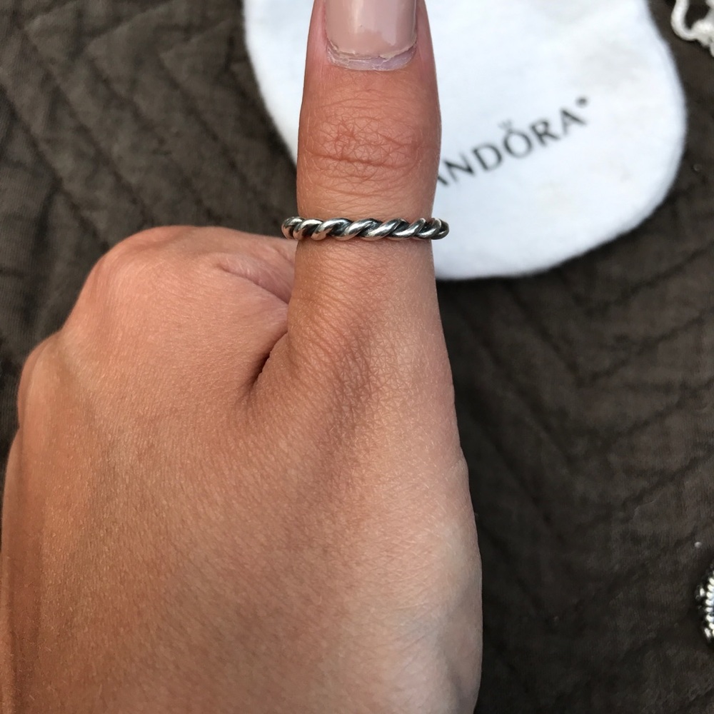 Twist pandora ring