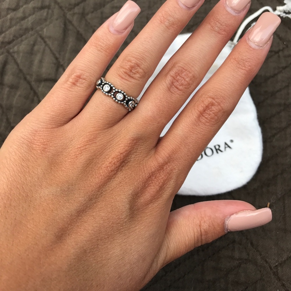 Pandora "her majesty" ring