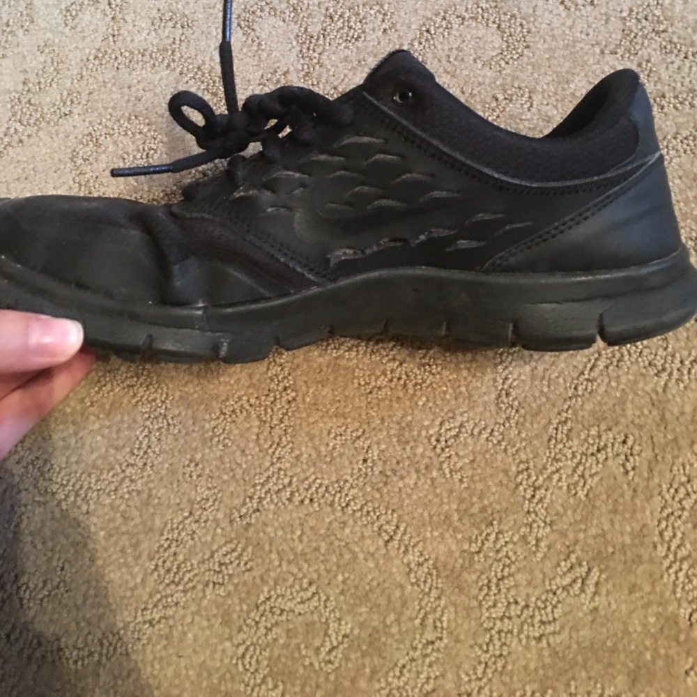 All Black Nike Tennis Shoes