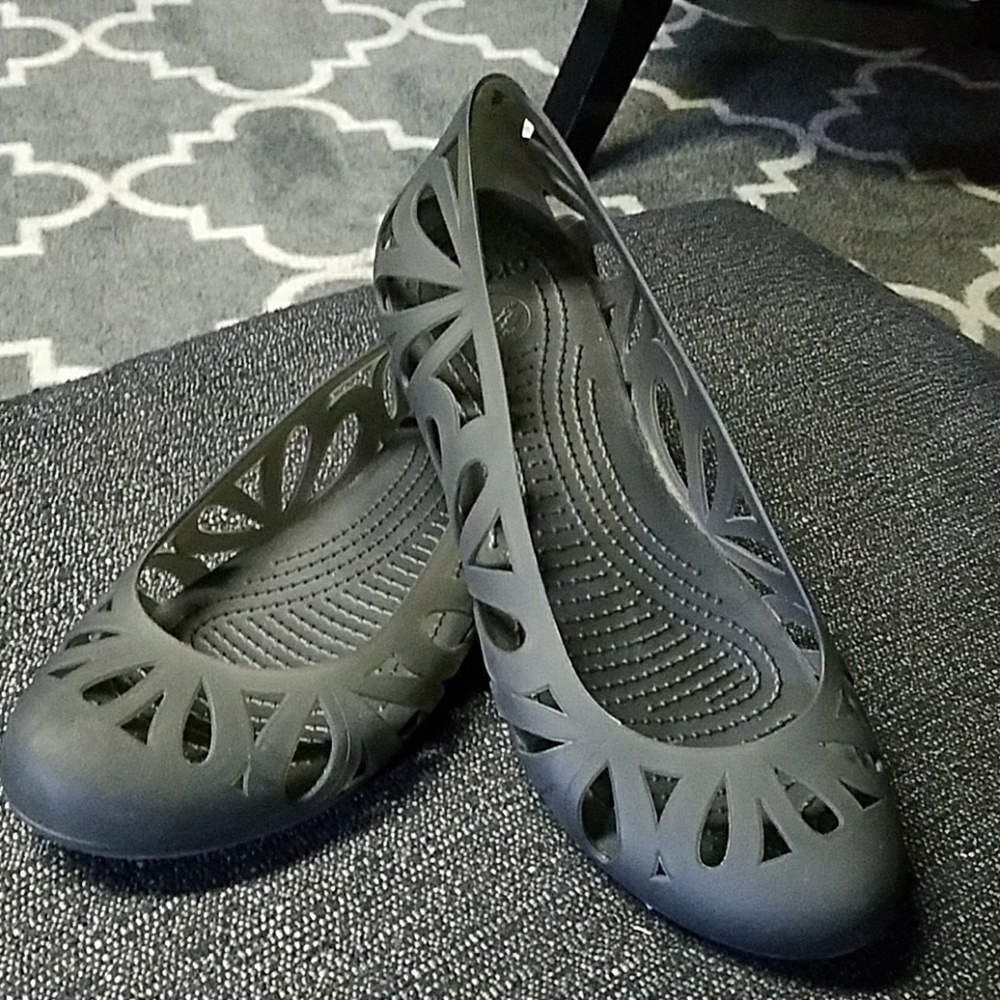 Croc flats