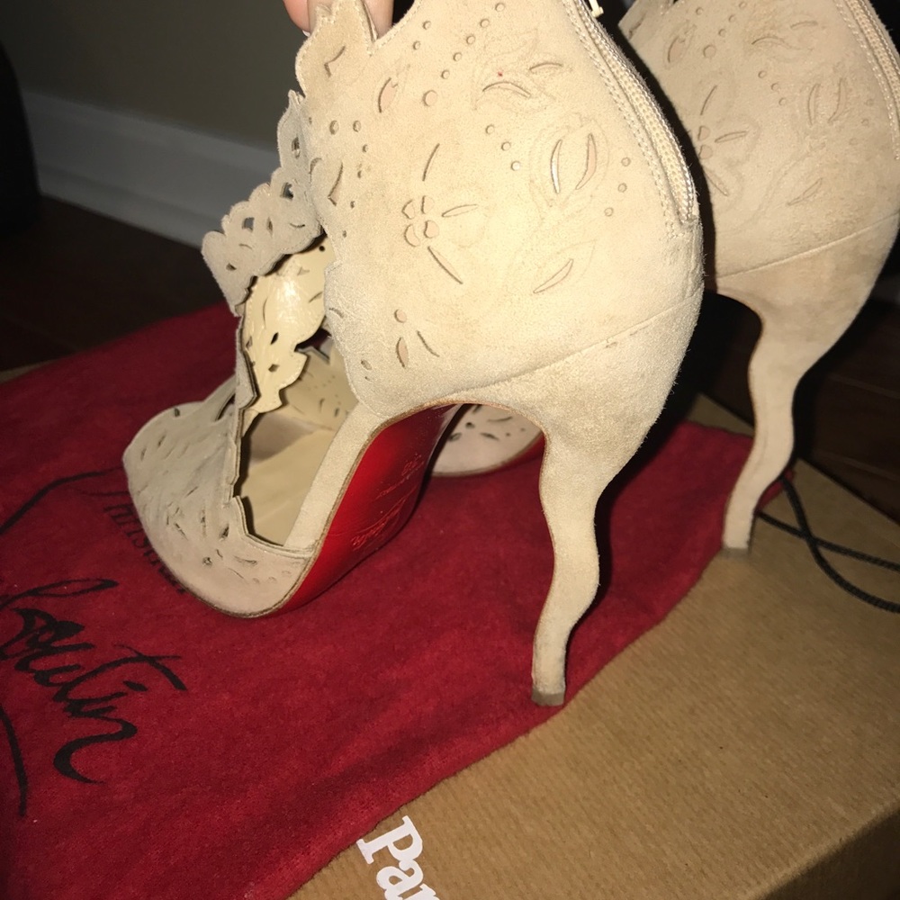 Unique curved heel suede nude louboutin
