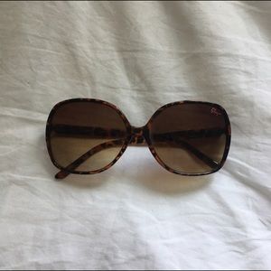 Round tortishell sunglasses