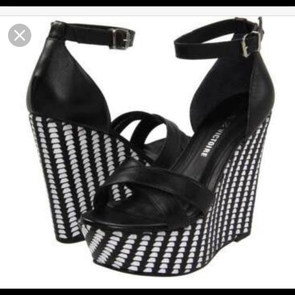 Pour LaVictoire Bonita Woven Leather Wedge Sandals