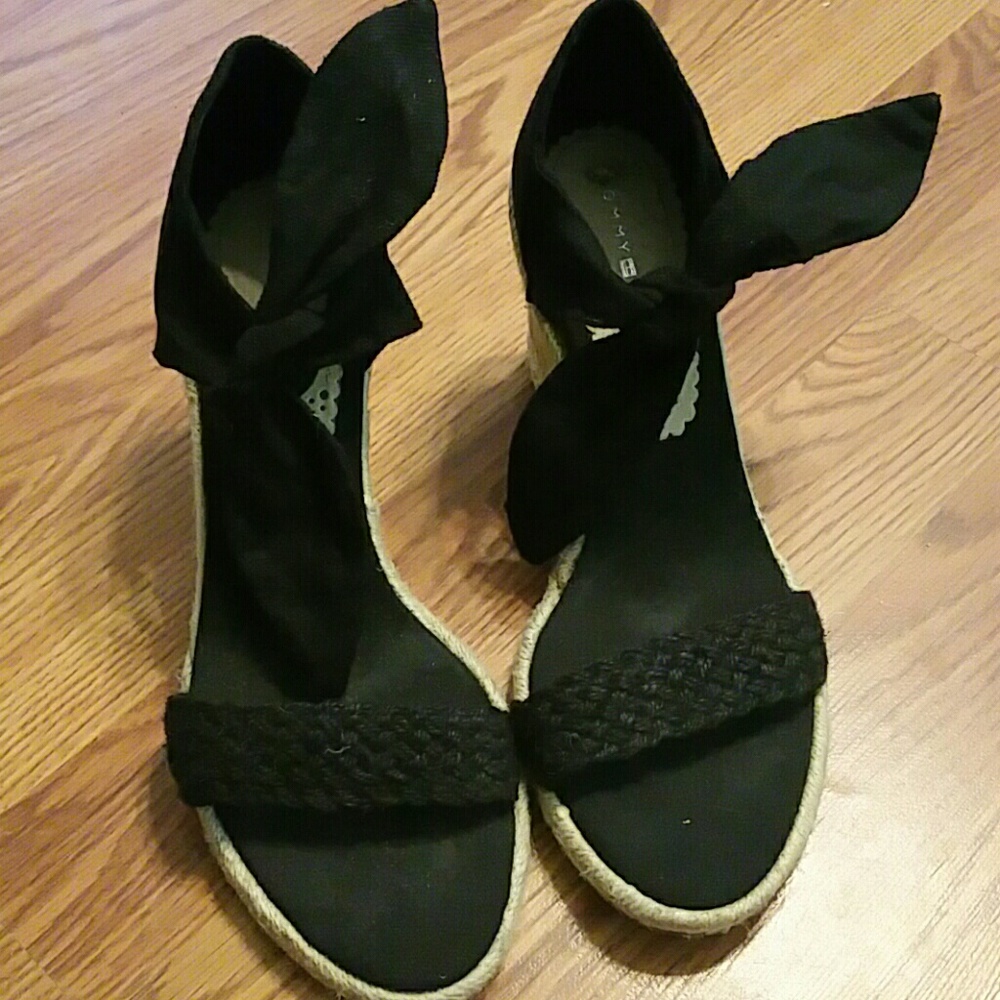 Black canvas wedges