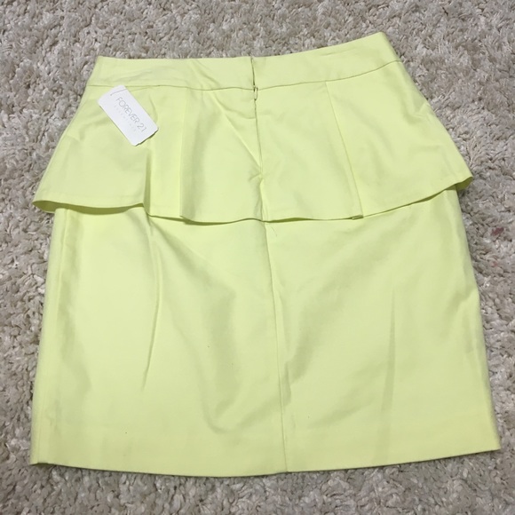 🍋 Peplum Pencil Skirt 🍋 - Picture 2 of 2