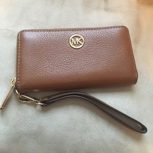 Michael Kors Wallet/ Wrislet