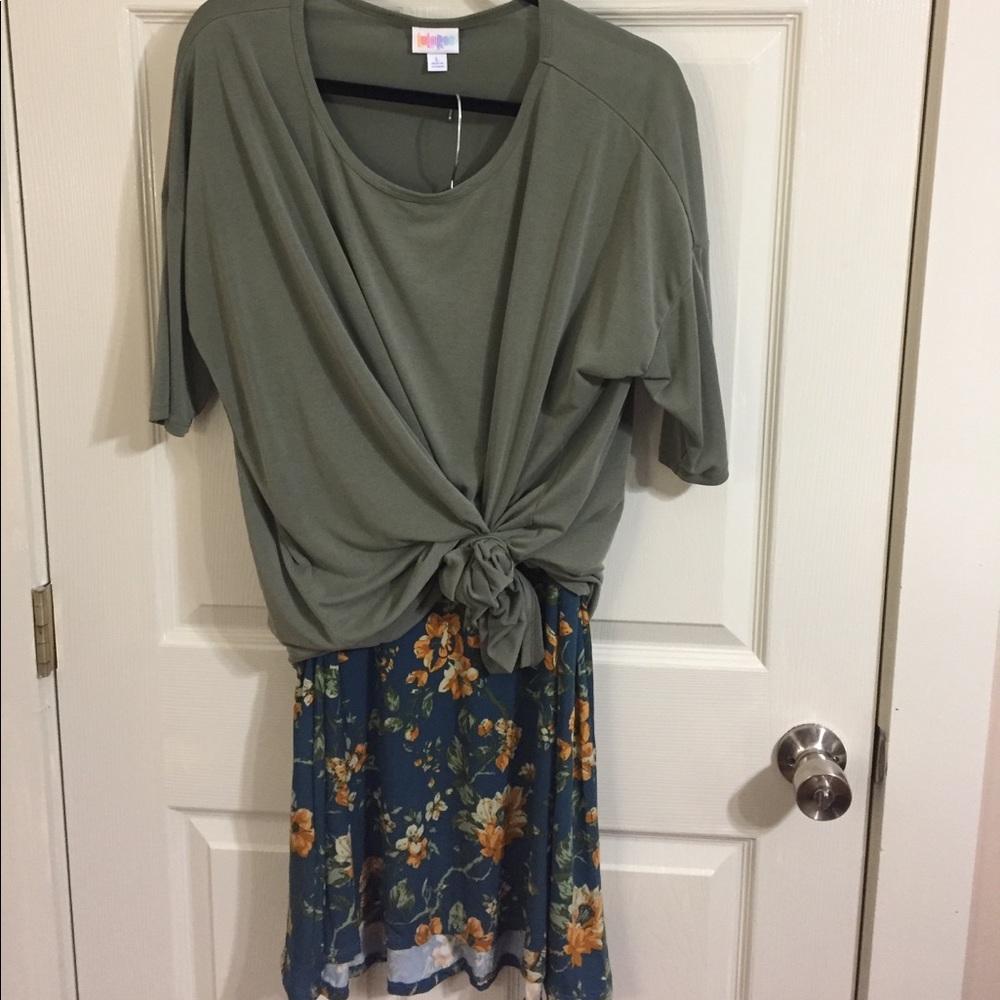 Lularoe outfit. :) Price firm.