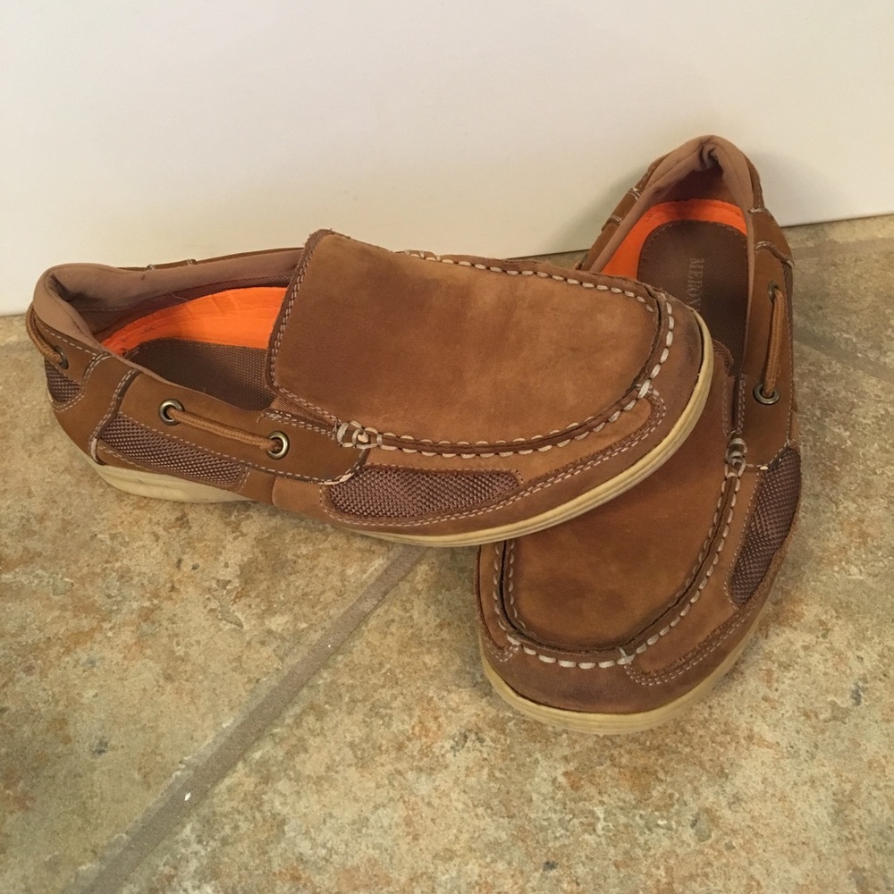 Leather boat shoes