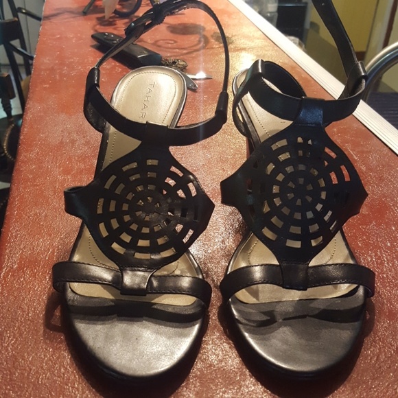 tahari sandals