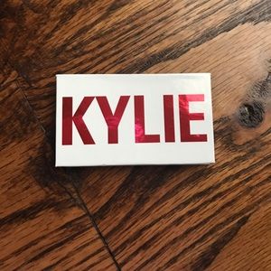 Kylie Cosmetics: Smooch 2 tone eyeshadow palette