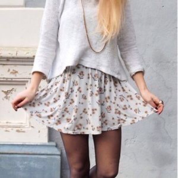 Brandy Melville floral skirt - Picture 2 of 2