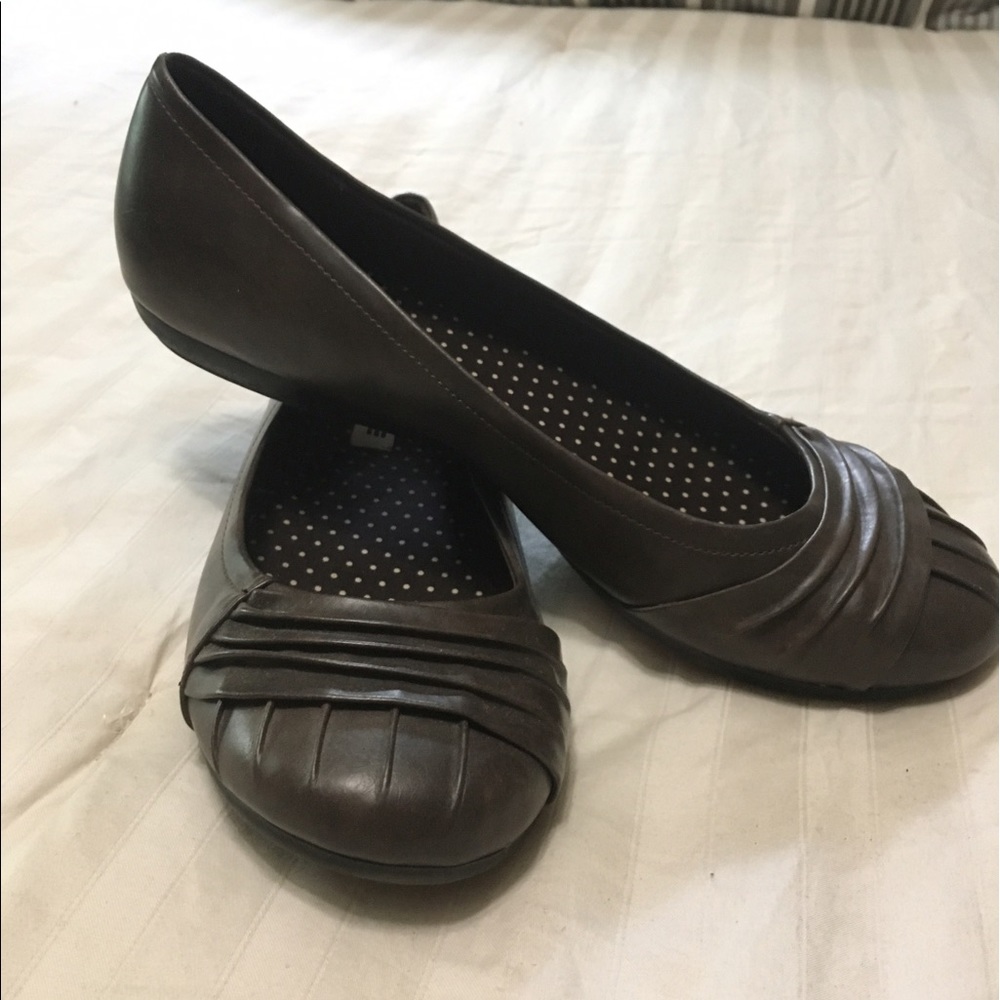AE Size 10 Brown Flats